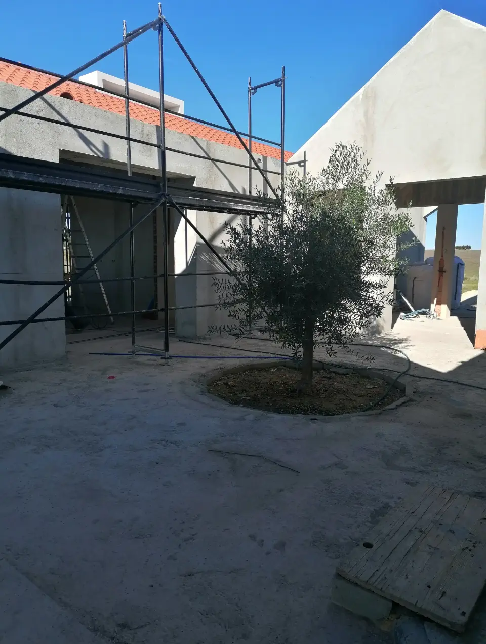 Inner courtyard of a house under construction, with interior design by Margarida Bugarim