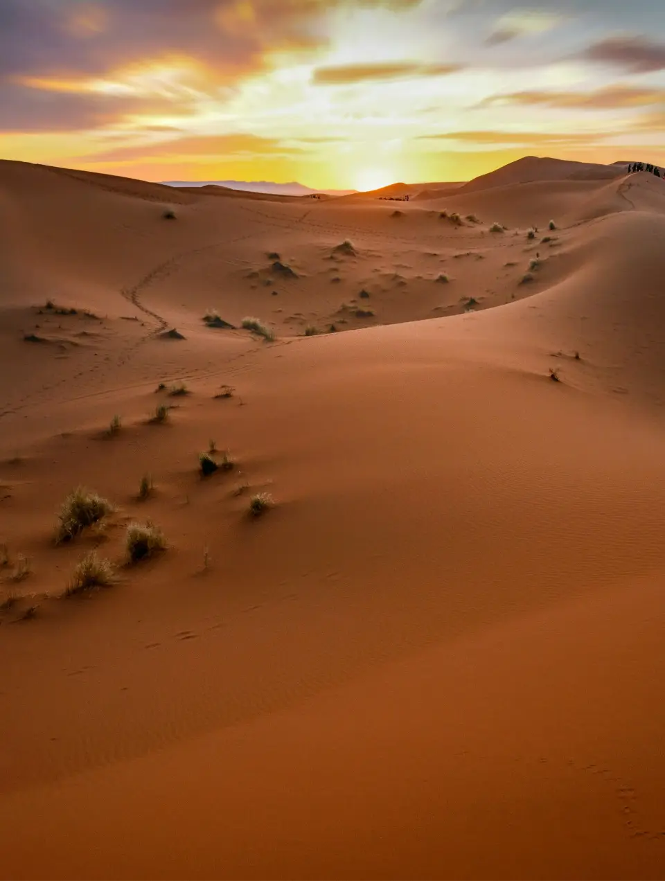 Paisagem de deserto ao por do sol em Marrocos
