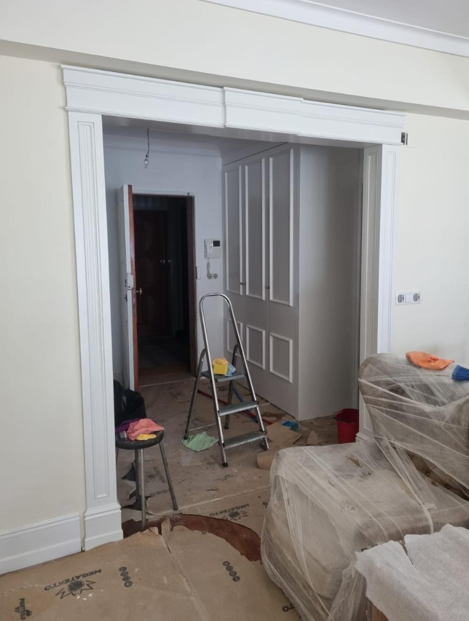 Detail of a custom-designed archway for a classic-style renovation in an apartment