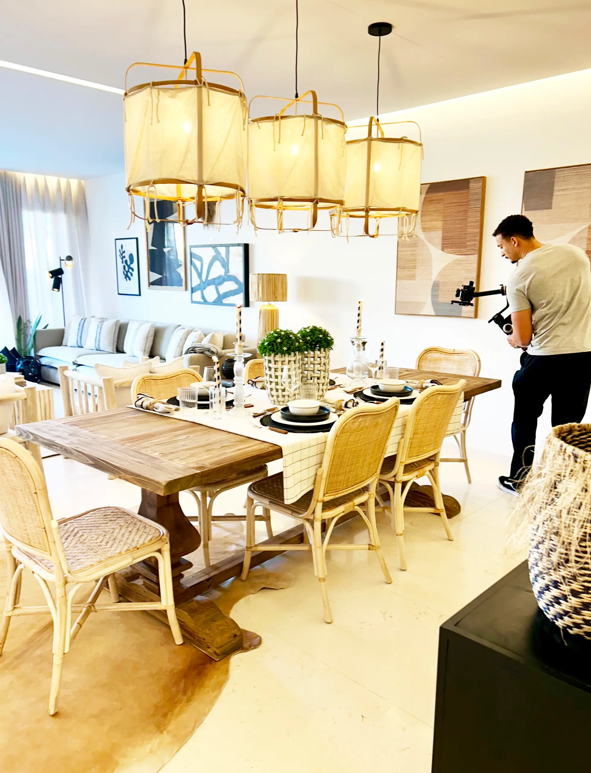 Sessão fotográfica da decoração da sala de estar e jantar do apartamento para long renting decorado por Margarida Bugarim