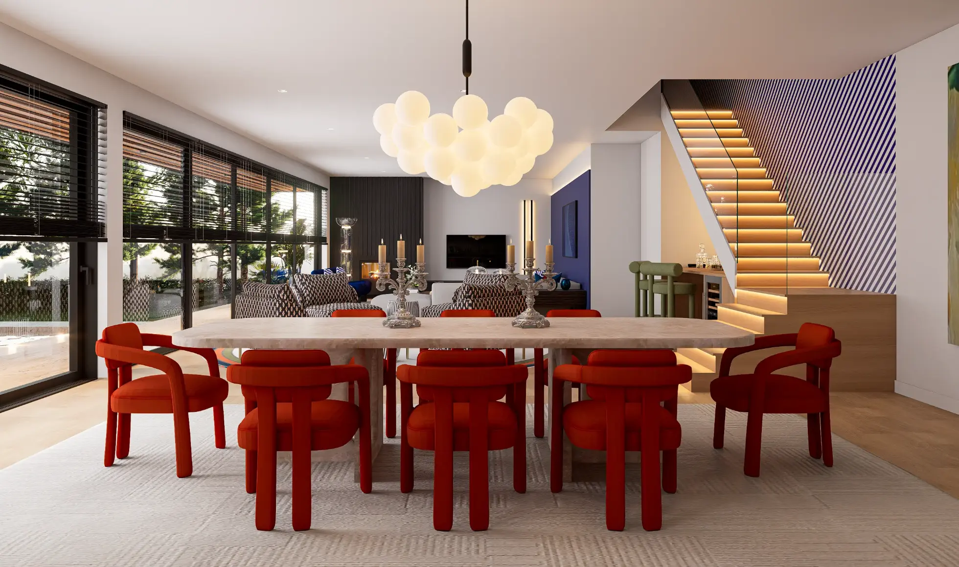 Sala de jantar com mesa em pedra beige, cadeiras estofadas em veludo laranja e candeeiro pendente de bolas.